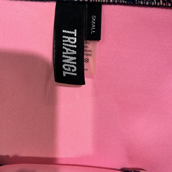 Triangl bikini with tropical bottom and white top - Picture 2 of 5